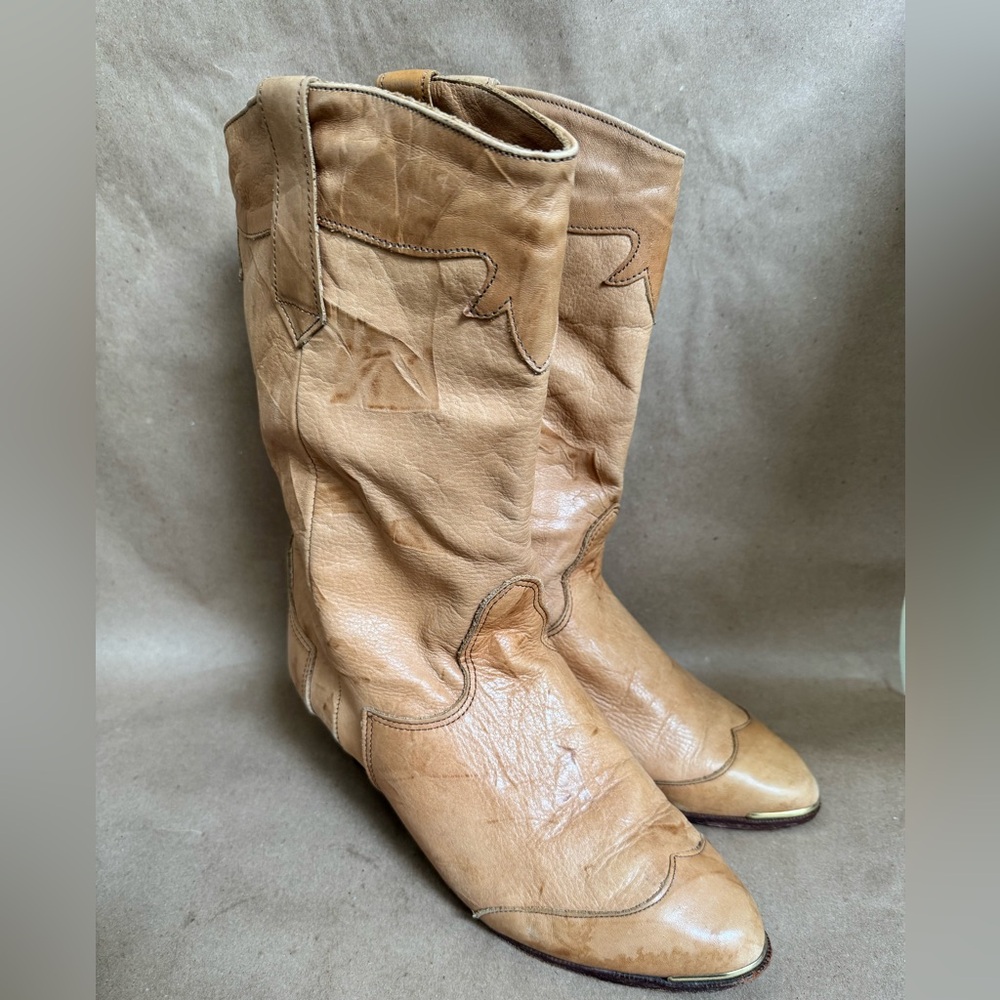 Dingo Slouch Distressed Leather Cowboy Boots. Size 9